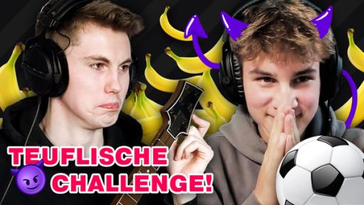 Streamer Tim Latka schaut zu Junes, der sich freut. Er hat lila Teufelshörner, unter ihm ist ein Fußball und daneben steht: Teuflische Challenge! 