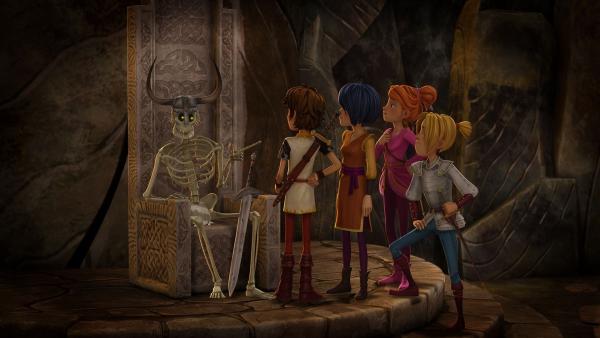 Arthur und seine Freunde befragen das Skelett nach dem Verbleib des Hammers der Giganten.   | Rechte: SWR/Blue Spirit Productions/TéléTOON+/Canal+