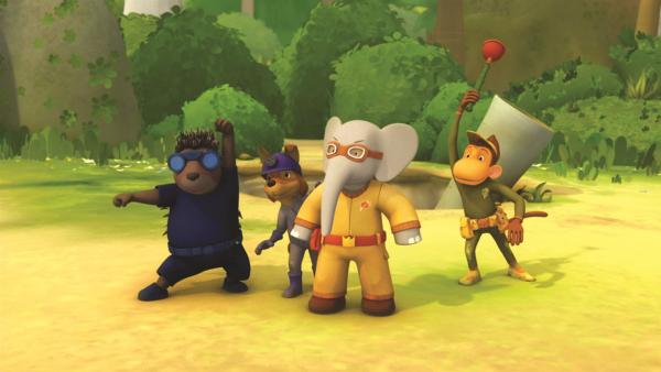 Badou und seine Freunde spielen im Geheimen Innenhof Retterteam.