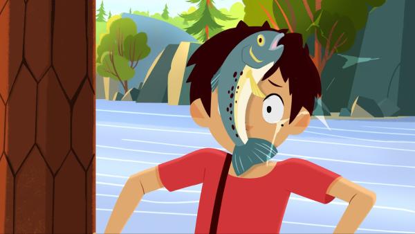Sebastian wird von einem Fisch im Gesicht getroffen. | Rechte: ZDF/Gaumont Animation/PP Animation III Inc.