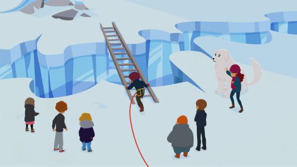 Sebastian wettet mit Amadeus, dass er die Gletscherspalte bei den sogenannten "3 Banditen" überwindet. | Rechte: ZDF/Gaumont Animation