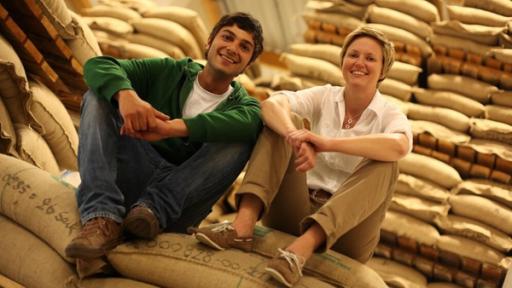 Checker Can | Rechte: megaherz gmbh/Hans-Florian Hopfner Der Kaffee-Check / Can mit Dorothea Hesse im Sacklager