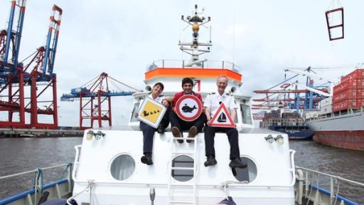 Checker Can | Rechte: BR / megaherz GmbH Wer-passt-auf-im-Hafen-Check / Checker Can in Hamburg mit den Wasserschutzpolizisten Katrin Kernic und Thorge Sörensen.