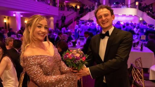 Checker Julian | Rechte: BR | megaherz gmbh | Gregor Simbruner Der Tanz-Check Checker | Julian und seine Tanzlehrerin Luna auf dem großen Abschlussball.
