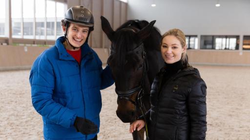 Der Pferdesport-Check  | Checker Julian mit Voltigierer Julian 