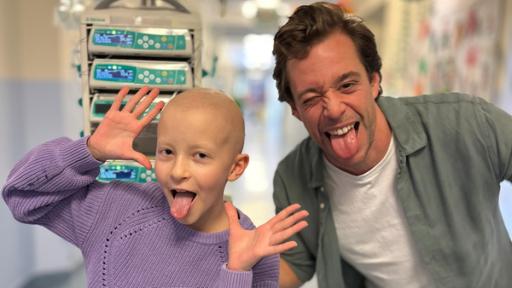Der Krebs-Check | Checker Tobi mit der 9-jährigen Marlene. Sie ist an Knochenkrebs erkrankt und muss deswegen eine Chemotherapie machen.