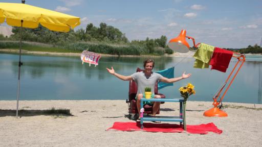 Checker Tobi | Rechte: BR | megaherz gmbh | Hans-Florian Hopfner Der Badesee-Check | Tobi hat seine Checkerbude an den Echinger See verlegt.