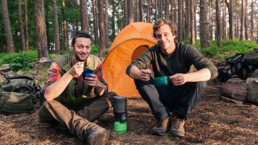 Der Camping-Check / Von Outdoor-Experte Joe kann Tobi noch einiges lernen...
