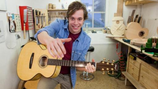 Der Gitarren-Check / Tobi mit Gitarre