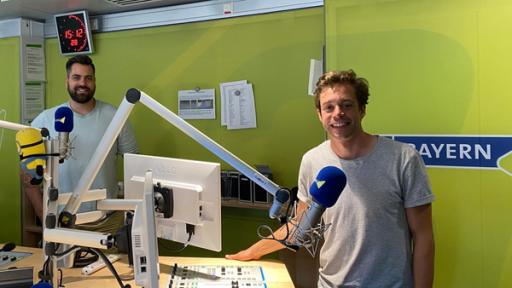 Der Radio-Check / Checker Tobi (rechts) zu Gast bei Sascha im Radio-Studio.