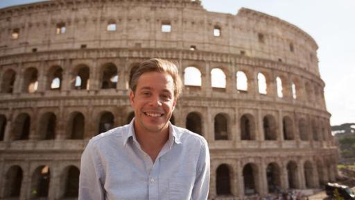 Checker Tobi vor dem Colosseum