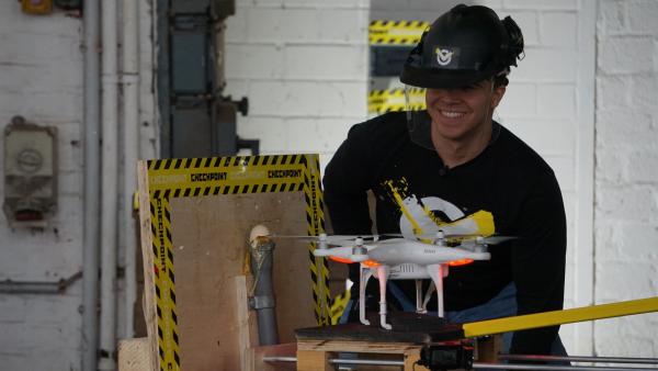 "Checkpoint" testet wie gefährlich Drohnen sein können. | Rechte: ZDF/Laura Dalinghaus