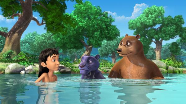 Endlich hat sich Baghira (m.) mit seinen Freunden ins Wasser getraut. Doch er fühlt sich noch sehr unsicher. | Rechte: ZDF/DQ Entertainment