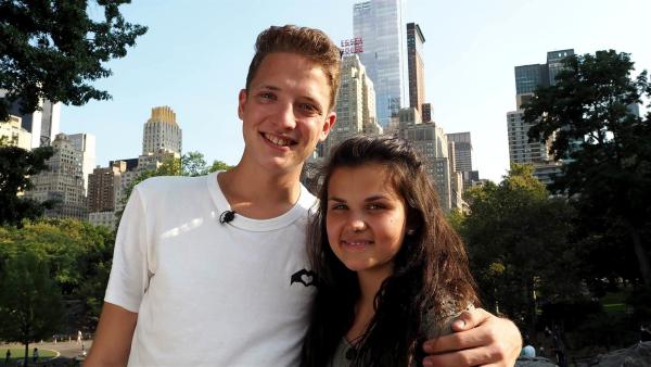 Die ZDF-Nachwuchsreporter Louisa und Philipp an ihrem ersten Drehtag in New York. | Rechte: ZDF/Georg Bussek