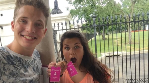 Louisa und Philipp sind in Washington angekommen. Klar, dass ein Besuch im Weißen Haus, dem Sitz US-amerikanischer Präsidenten, nicht fehlen darf. | Rechte: ZDF/Georg Bussek