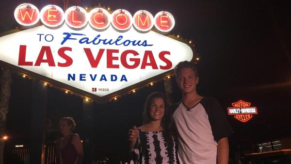 Louisa und Philipp sind in der Mega-Glitzer- und Glamour-Stadt Las Vegas angekommen. | Rechte: ZDF/Georg Bussek