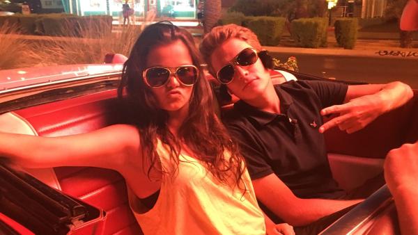 Mega-cool in Las Vegas. Louisa und Philipp machen die Glamour- und Glitzer-Stadt unsicher. | Rechte: ZDF/Georg Bussek