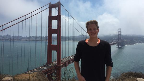 In San Francisco darf natürlich ein Foto vor der Golden Gate Bridge nicht fehlen. | Rechte: ZDF/Georg Bussek