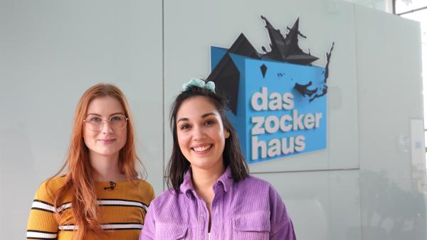 Zu Gast im Zockerhaus sind die Freundinnen Stefanie Langer (E-Sport-Moderatorin) und Lisa Schafferhans (Gamerin). Sie verbindet eine intensive Freundschaft, die aus einer virtuellen Gaming-Bekanntschaft entstand. | Rechte: ZDF/Frank Hempel