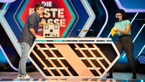 Gewürzgurke unter Strom | Rechte: KiKA
