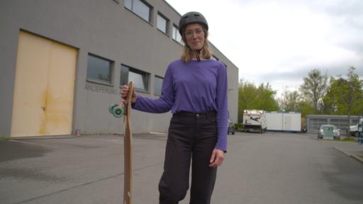 Deborah Keser gibt Tipps für Longboard-Dancing | Rechte: KiKA Deborah Keser gibt Tipps für Longboard-Dancing | Rechte: KiKA