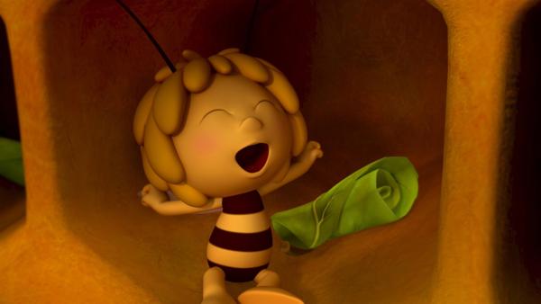Die frisch geschlüpfte Biene Maja ist noch ganz müde. | Rechte: ZDF/Studio100 Animation