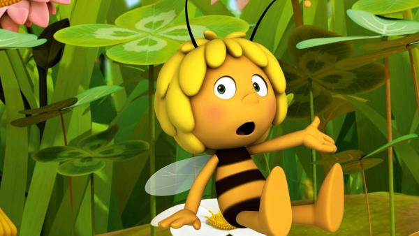 Maja sitzt empört auf einem Blatt. | Rechte: Nach Waldemar Bonsels “Die Biene Maja”. © 2012 Studio 100 Animation 