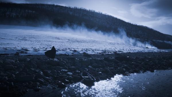Abraham Van Helsing (Benja Bruijning) erreicht die norwegische Küste. | Rechte: NDR/Lemming Film