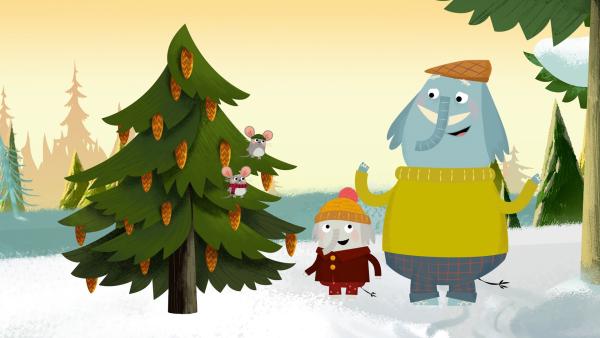 Die beiden Musifanten Opa Günter und Enkelkind Charlie begeben sich im tief verschneiten Wald auf die Suche nach dem perfekten Tannenbaum, denn Weihnachten ohne einen musifantastischen Weihnachtsbaum ist doch kein richtiges Weihnachten! | Rechte: rbb/ahoifilm