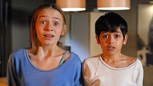 Jessi (Martha Fries) und Luis (Emilio Sanmarino)