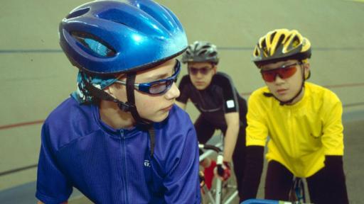 Paul gewinnt auf den letzten Metern das Radrennen.