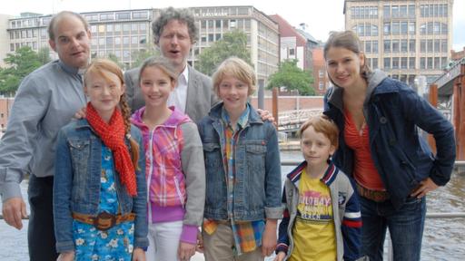 Jan (Matthias Klimsa), Emma (Aurelia Stern), Nina
(Carolin Garnier), Hannes (Jörn Knebel), Max (Bruno Alexander), Henri (Sammy O’Leary) und Svenja (Stefanie Schmid).