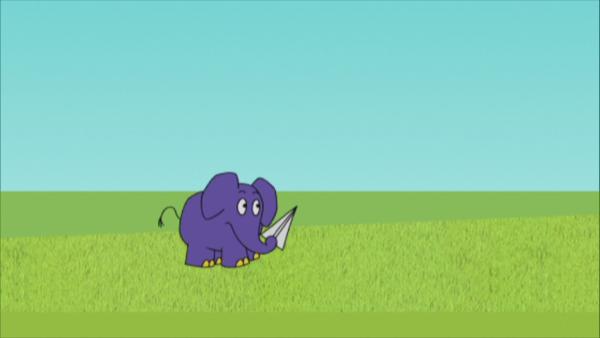 Der Elefant spielt mit einem Papierflieger.  | Rechte: KiKA