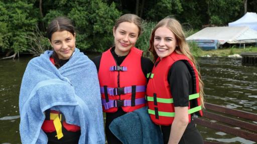 Anna, Luise und Alexa mit Schwimmwesten