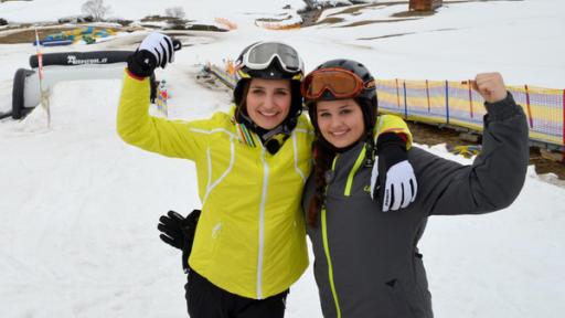 Die Mädels begeben sich auf die Piste