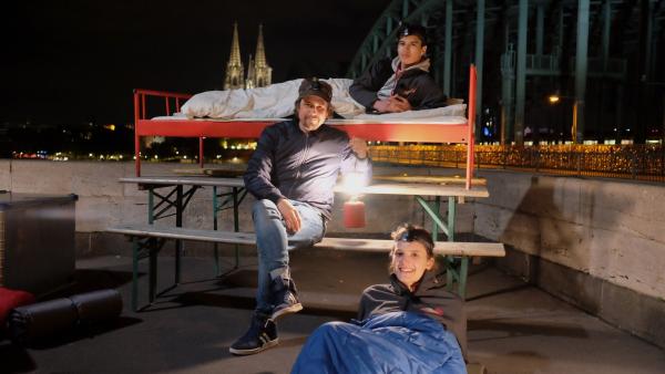 Ein traumhafter Schlafplatz mit Ausblick. | Rechte: ZDF/Annalena Renneisen