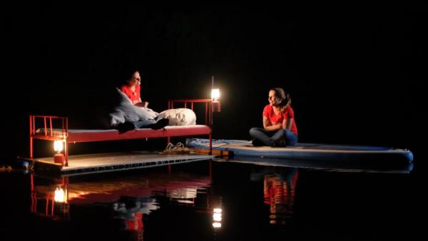 Die Nacht legt sich über den Schlafplatz auf dem Wasser | Rechte: ZDF