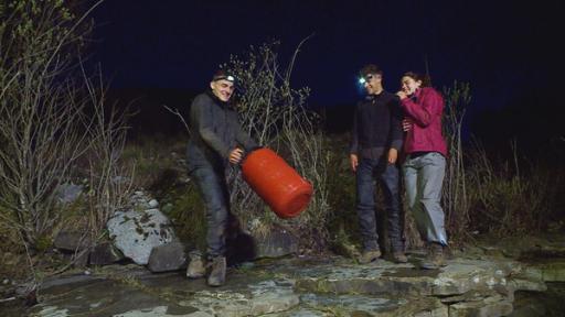 Abends müssen endlich mal Stinkleklamotten in die Wildniswaschmaschine.