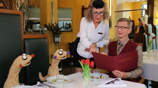 Jan & Henry mit dem Kommissar im Restaurant