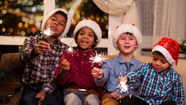 Kinder feiern Silvester 