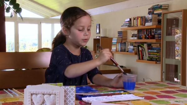 Anina malt mit Wasserfarben. | Rechte: KiKA/Motion Works GmbH
