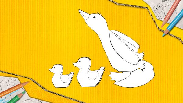 Eine Ente zum Basteln, die aus Papier zusammengesteckt und geklebt wird. | Rechte: KiKA