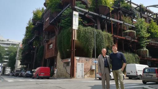 Felix mit dem Architekten Luciano Pia: Luciano hat das energiesparende Haus in Turin gebaut.