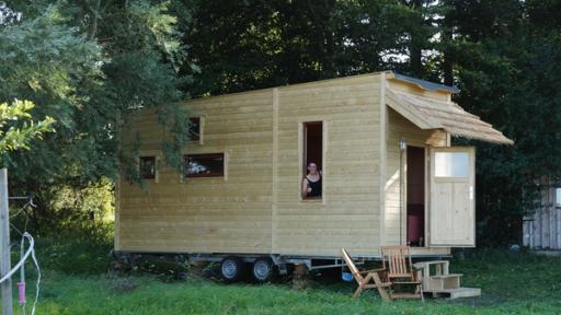 Moore sind nutzlose Flächen? Nein, dort kann zum Beispiel Schilf angebaut werden. Felix besucht ein mit Schilf gebautes Tiny House.