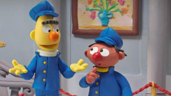 Ernie und Bert als Museumswärter | Rechte: NDR/Sesameworkshop