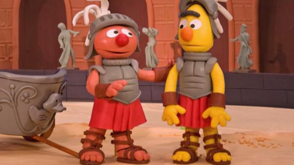 Ernie und Bert als Römer | Rechte: NDR/Sesameworkshop