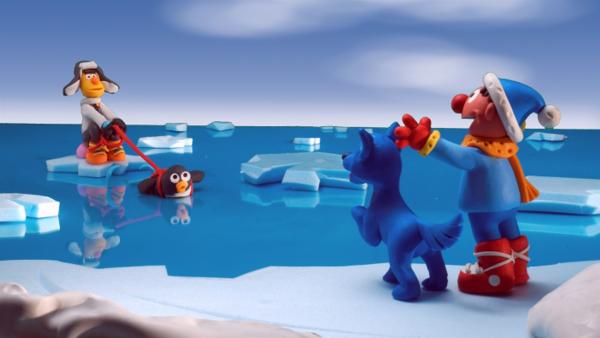 Ernie und Bert erleben am Südpol ein aufregendes Abenteuer mit einer Pinguin-Mutter. | Rechte: NDR/Sesameworkshop