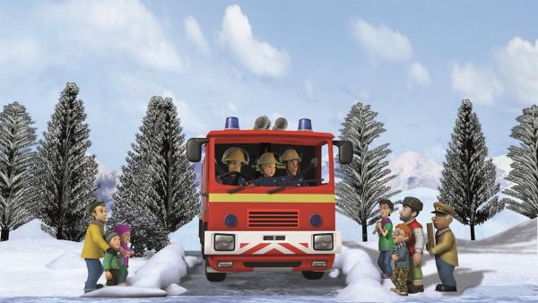 Feuerwehrmann Sam ist zur Stelle und versucht, den Bus von der Eisfläche zu holen. | Rechte: KiKA/2011 Prism Art & Design Limited