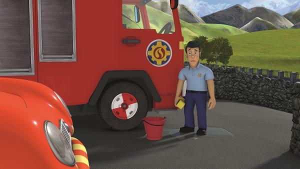 Elvis hat keine Lust, die Feuerwehrautos zu putzen. | Rechte: KiKA/Prism Art & Design Limited