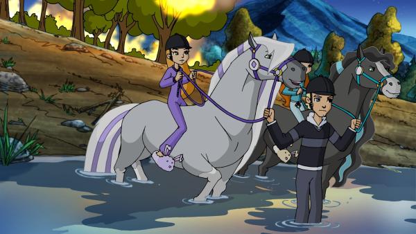 Willi hilft Chloe und Zoe mit ihren Pferden durch den See zu reiten, denn beide können nicht schwimmen. | Rechte: ZDF/Dic Entertainment Corp.